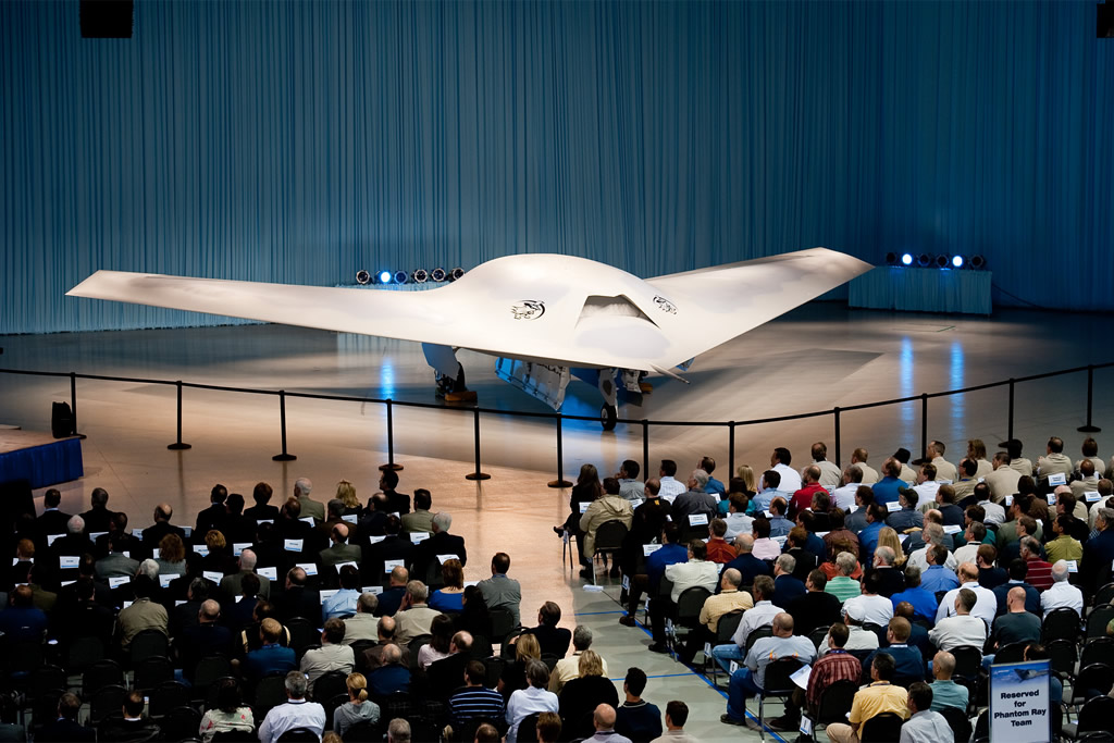 AIR_UAV_X-45_Phantom_Ray_Rollout_2010-05-10_lg.jpg