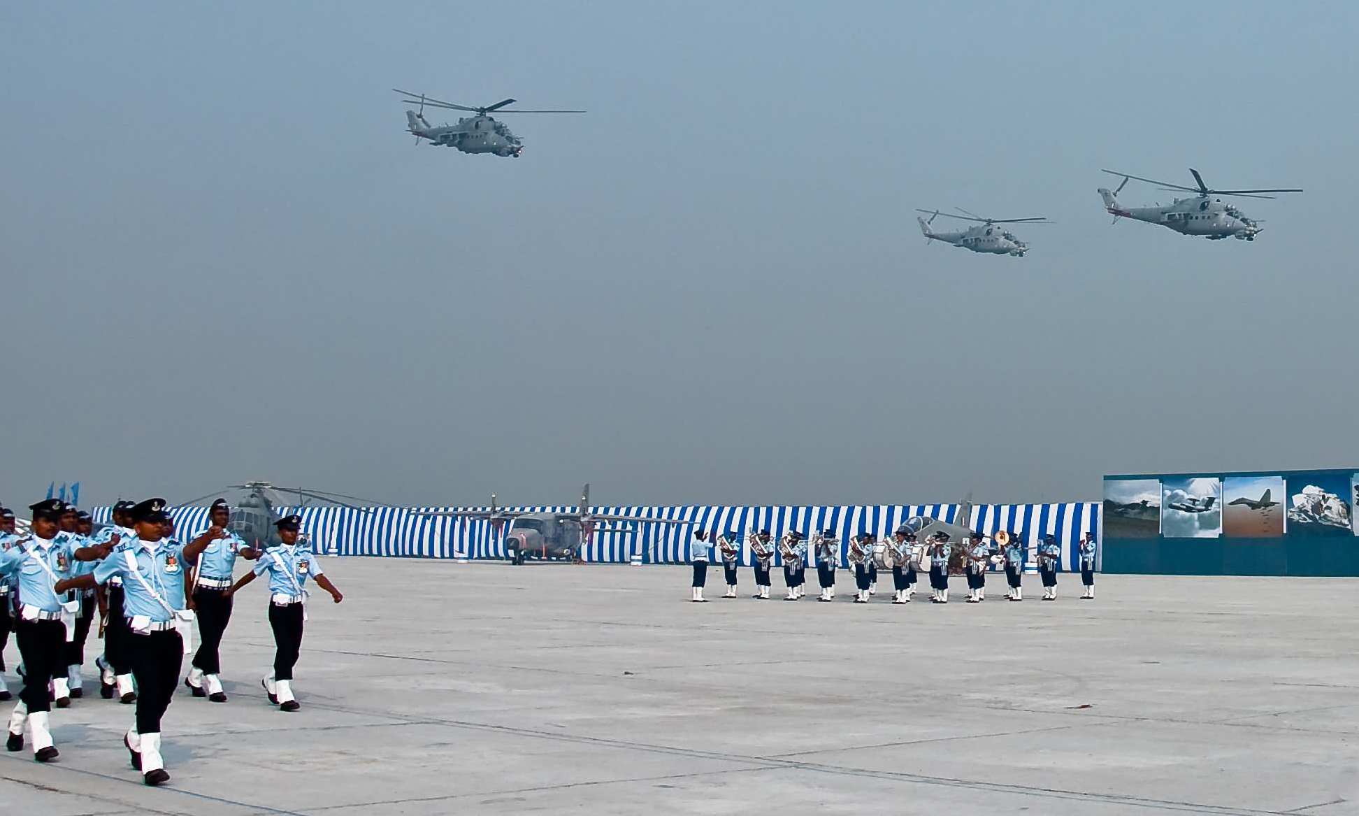 airforce-parade-gomilitary.in.jpg