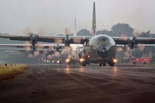 aksi-jet-tempur-sukhoi-tni-au-jatuhkan-bom-dari-udara-008-nfi.jpg