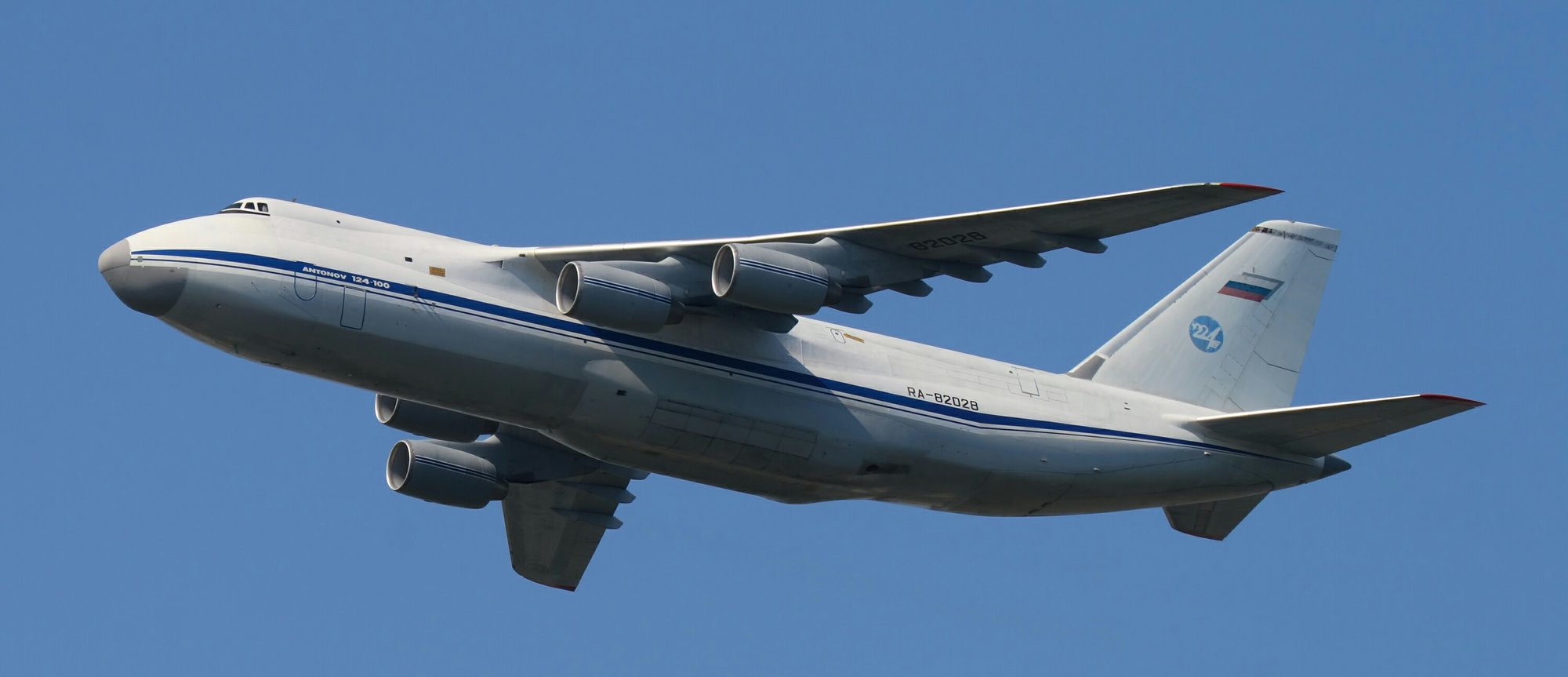 An-124_RA-82028_09-May-2010.jpg