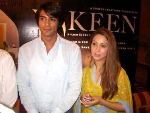 arjun-rampal-with-cousin.jpg