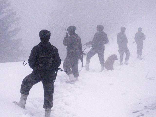 army-jawans-patrol-on-mughal-road.jpeg