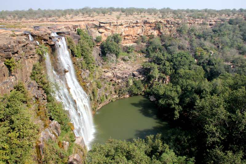 athirapally falls thrissur, kerala.jpg