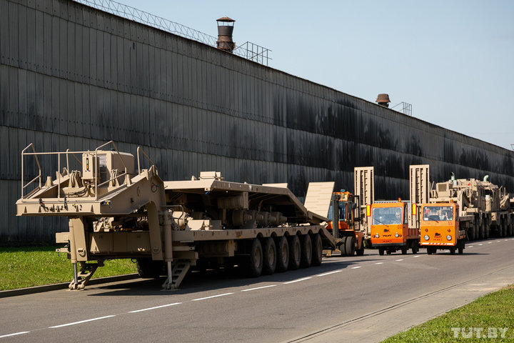 avtopoezd_tankotransporter_mzkt_20190724_shuk_tutby_phsl_0588.jpg