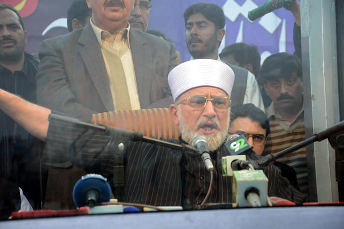 Awami-Inqilab-March-Jalsa_Faisalabad_20130217_34.jpg