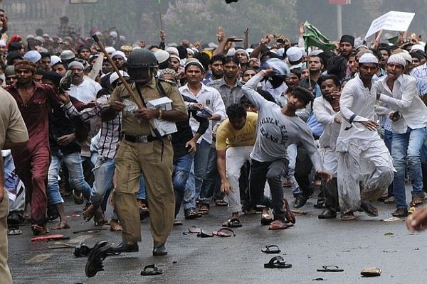 Azad-maidan-riot.jpg