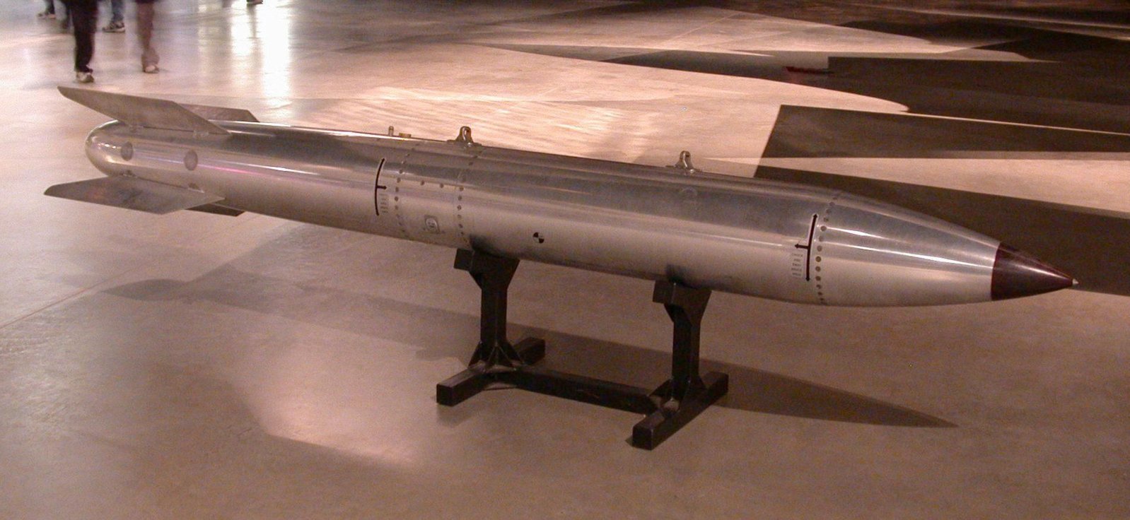 B61_silver_bullet_fusion_bomb.jpg