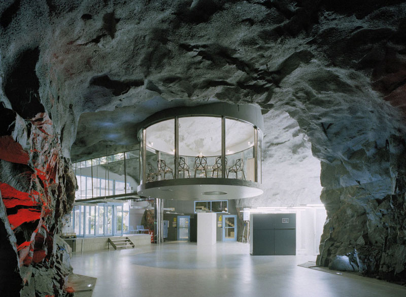 bahnhof-data-center-isp-in-former-nuclear-bunker-from-cold-war-stockholm-sweden-6.jpg