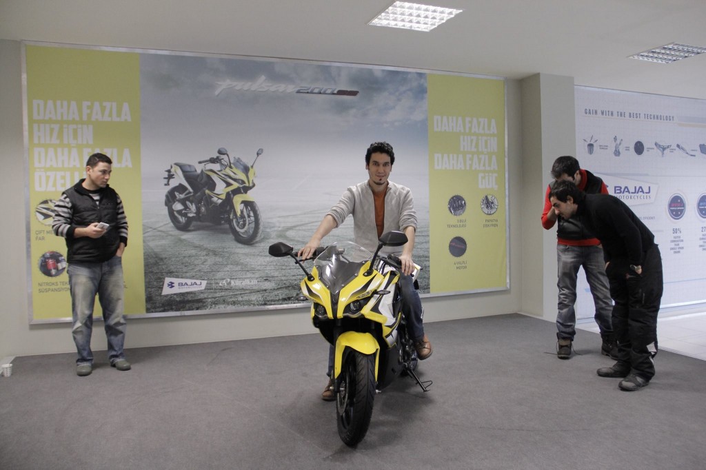 Bajaj-Pulsar-200-SS-unveiled-in-Turkey-front-1024x682[1].jpg