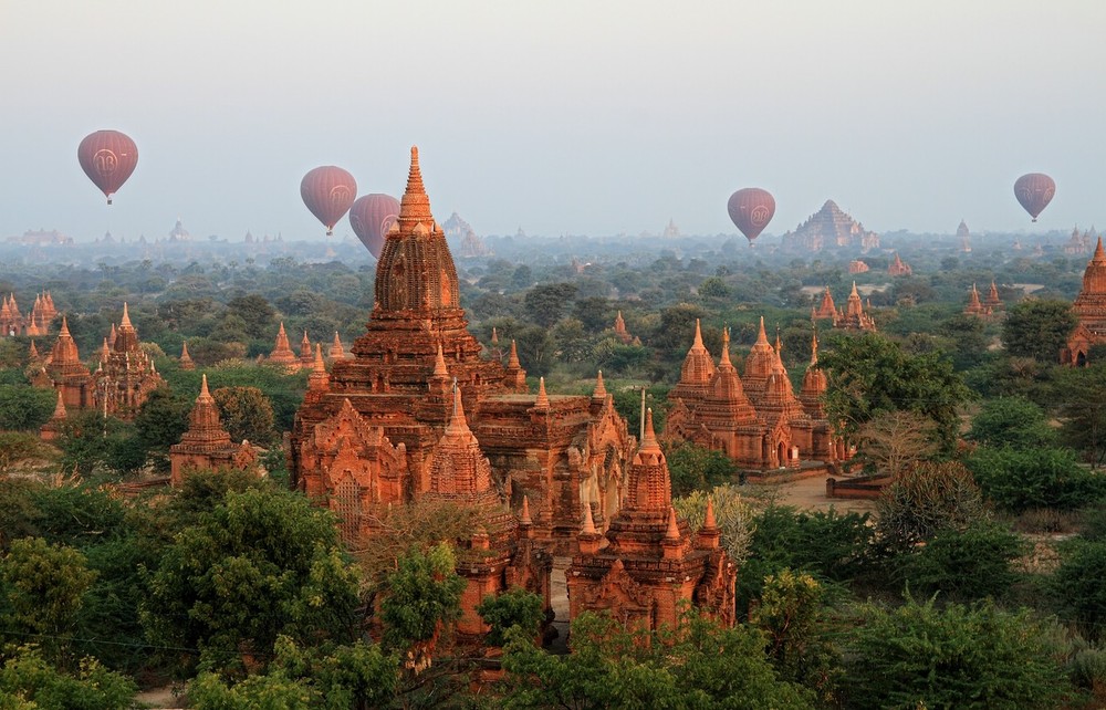 balloons-over-bagan-c11bf633-2b79-49bb-8b00-22b44b9aedc5.jpg