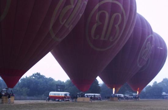 balloons-over-bagan.jpg