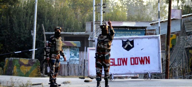 baramulla-armed-force-personnel-in-action-during-461740~01.jpg