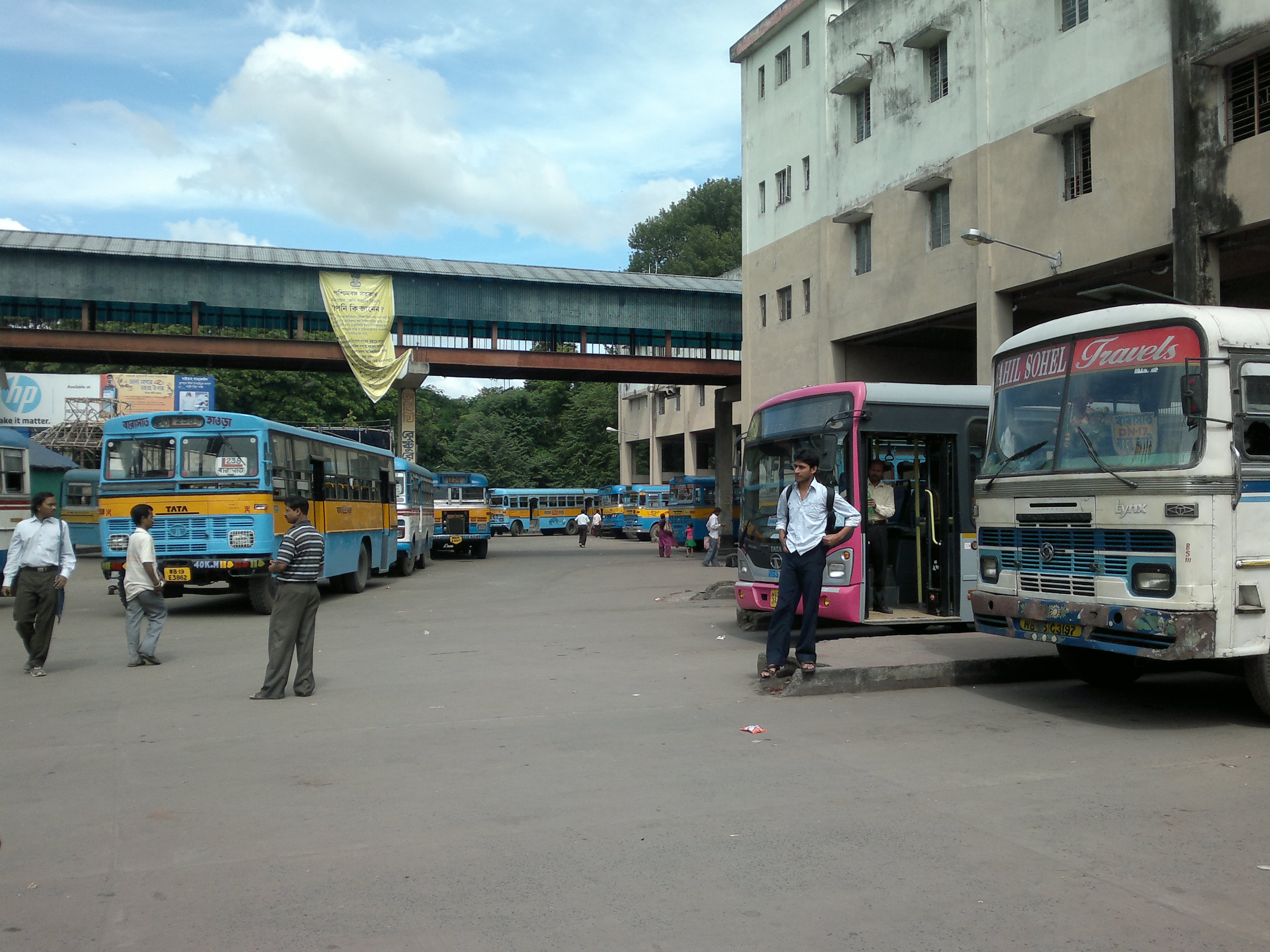 Barasat_Central_Bus_Terminus.jpg