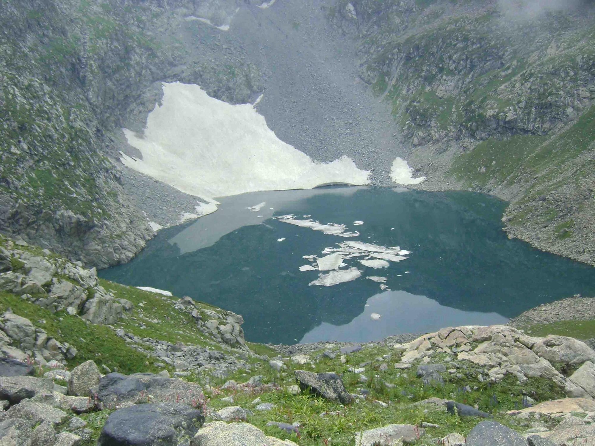 Bashigram_lake_Swat.jpg