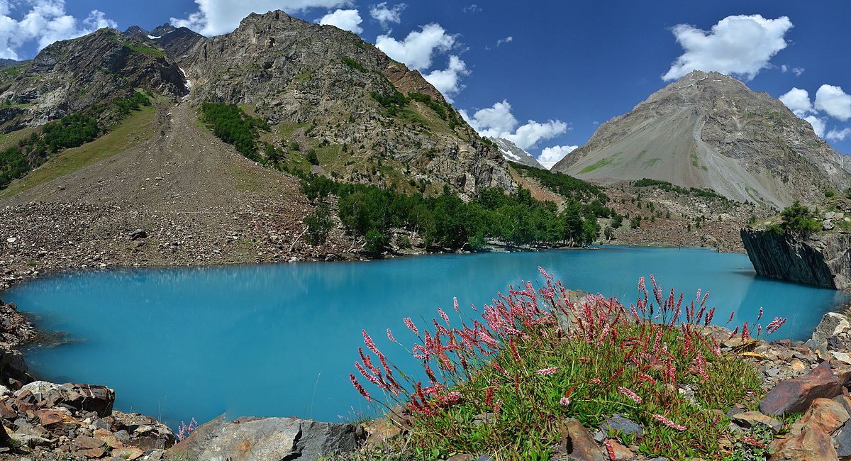 Blue_Glacial_Lake_in_Naltar.jpg