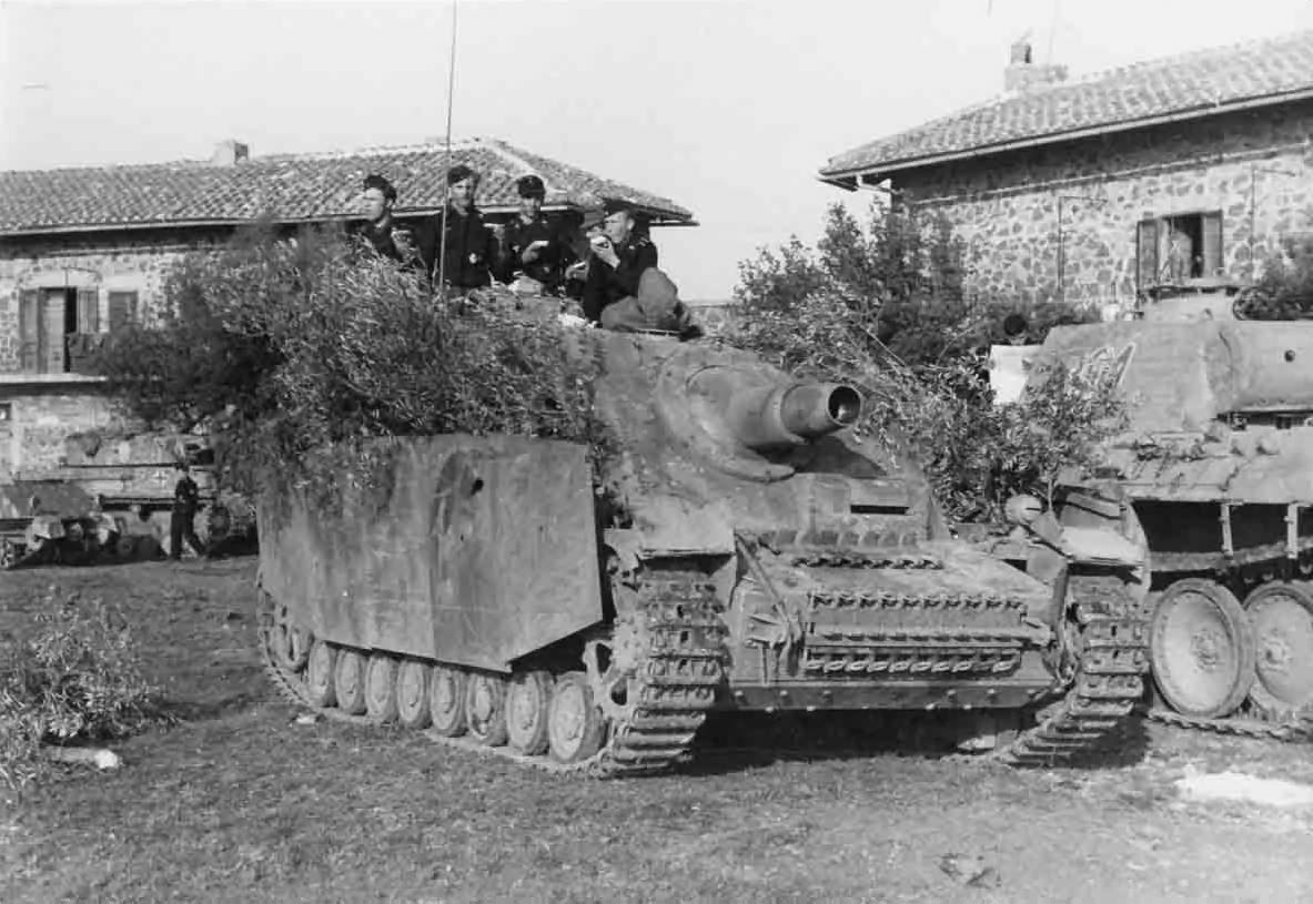 Brummbar_216abt_italy_1944.jpg