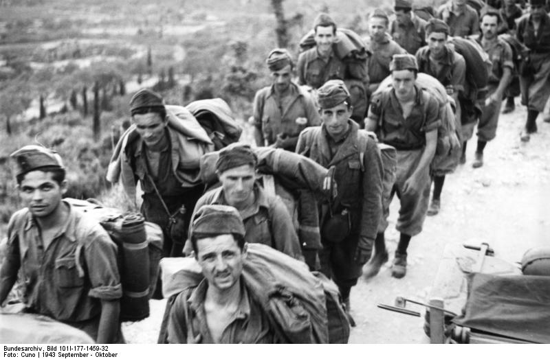 Bundesarchiv_Bild_101I-177-1459-32_Korfu_italienische_Soldaten.jpg