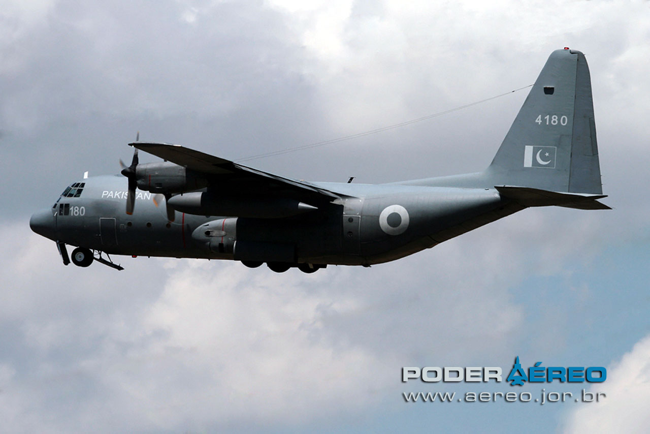 C-130-Hercules-do-Paquistão-decolando-de-São-José-dos-Campos-em-7-de-março-de-2012.jpg