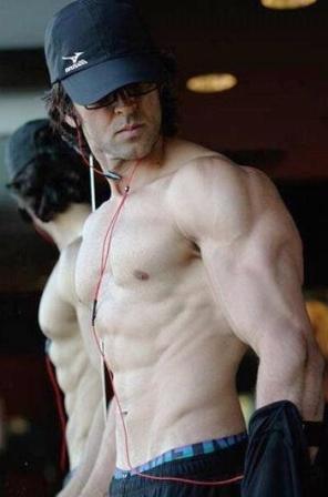 C__Data_Users_DefApps_AppData_INTERNETEXPLORER_Temp_Saved Images_Hrithik-Roshan-Abs-Body.jpg