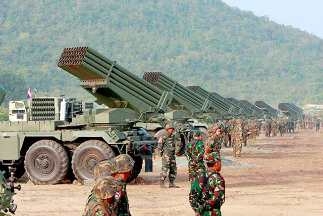 Cambodia+Army+tests+the+newly+acquired+RM-70+Czech-made+122+MLRS[1].jpg