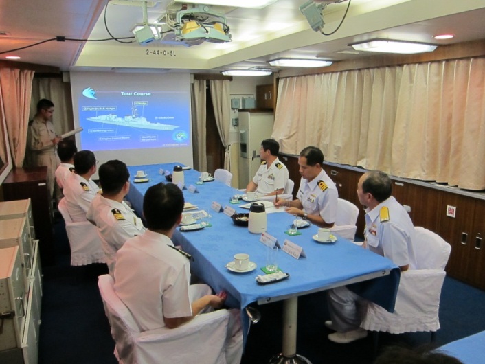 cctf151-meets-japanese-officers[1].jpg