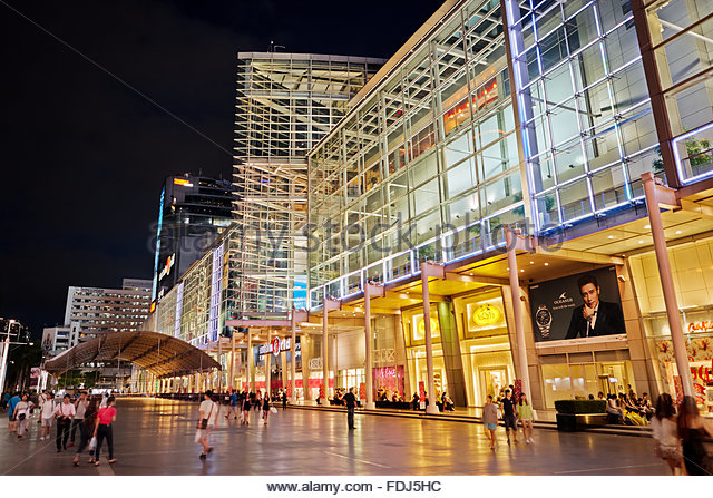 centralworld-shopping-plaza-illuminated-at-night-bangkok-thailand-fdj5hc.jpg