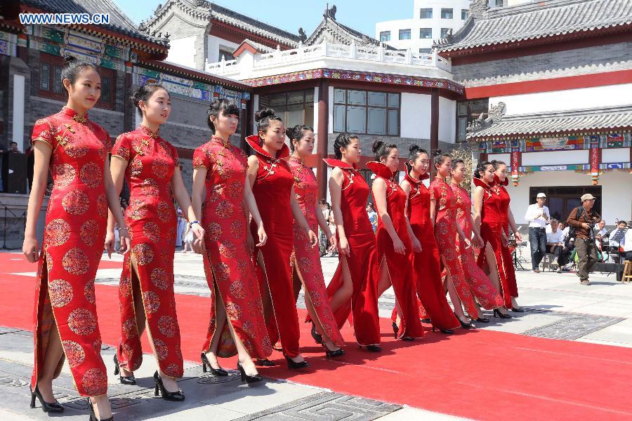 Cheongsam.qipao07.Weifang,Shandong.jpg