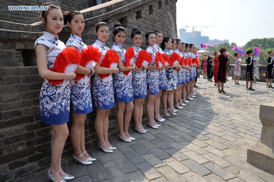 Cheongsam.qipao08.Handan,Hebei.jpg