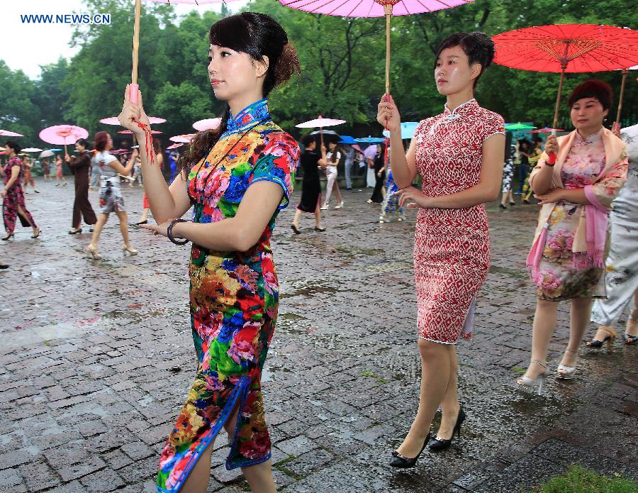 Cheongsam.qipao09.Zhuji,Zhejiang.jpg