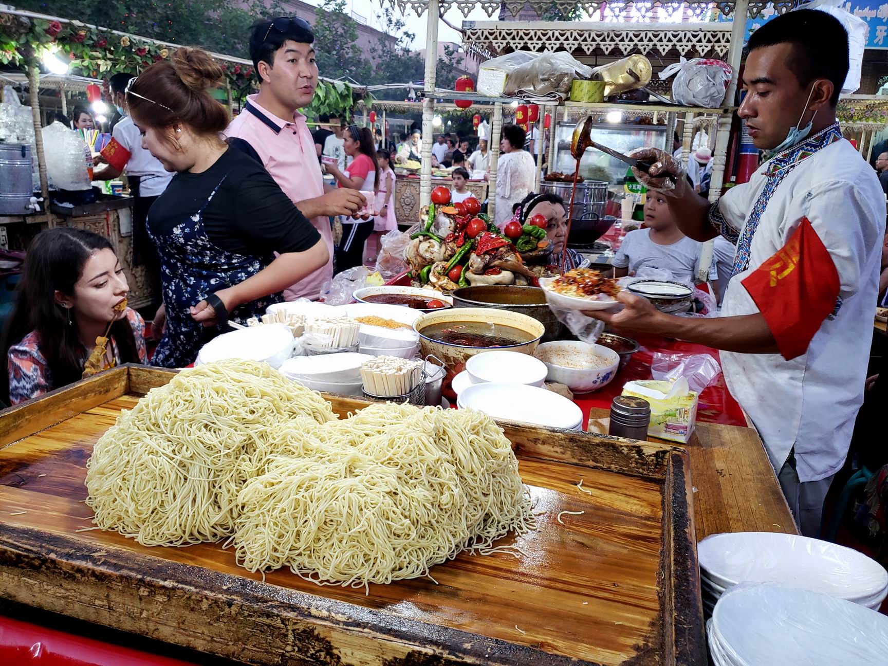 调整大小 China-Kashgar-Night-Food-Market.jpg