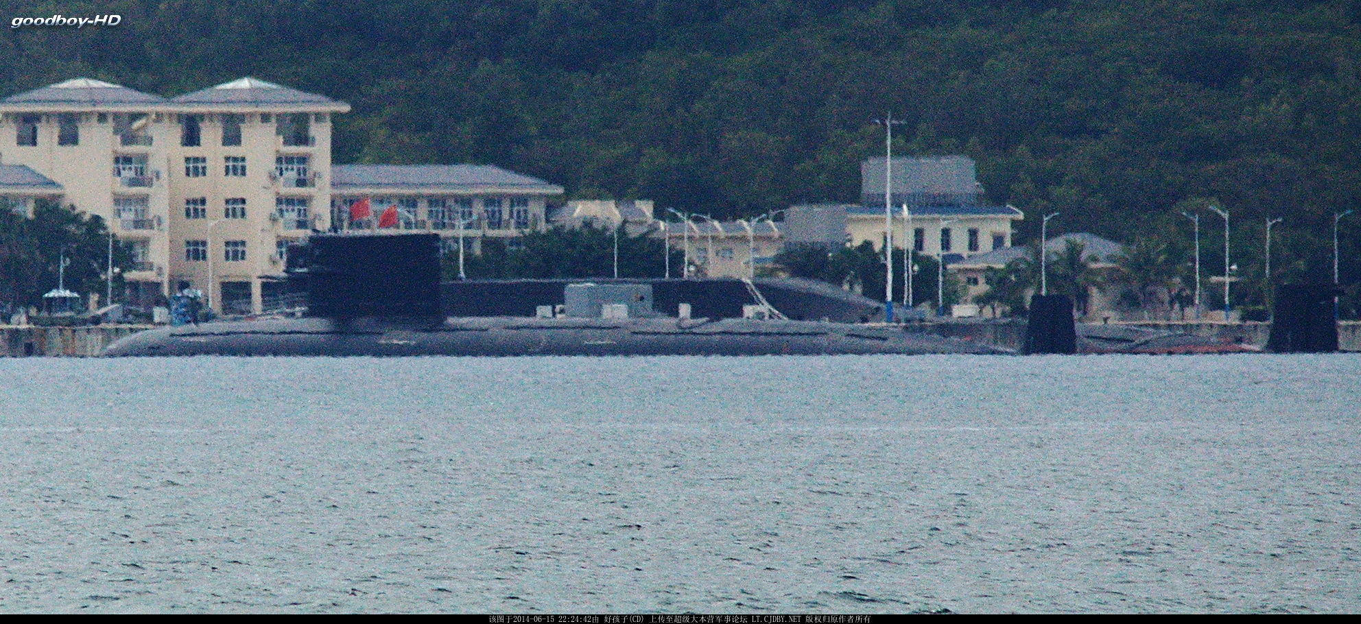 china ssn ssbn in sanya.jpg