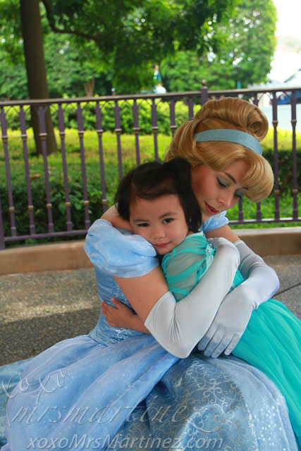 cinderella-hong-kong-disneyland-xoxomrsmartinez-1.jpg