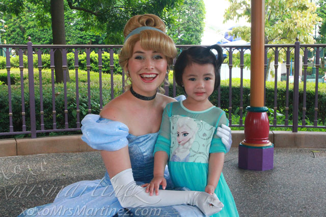 cinderella-hong-kong-disneyland-xoxomrsmartinez-2.jpg