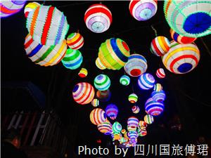 colored_lights_parkf8e821a81b80_cp_ch_300x225.jpg