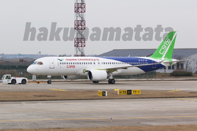 COMAC C919 - first low-speed taxi test 28.12.16 - 2.jpg