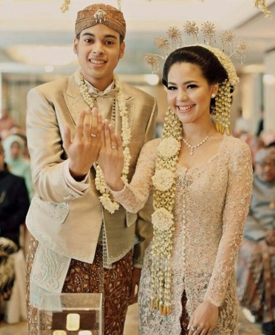 Contoh-kebaya-pernikahan-adat-jawa.jpg