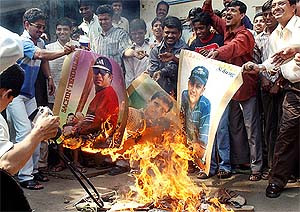 cricket-fans-burning-posters-1.jpg