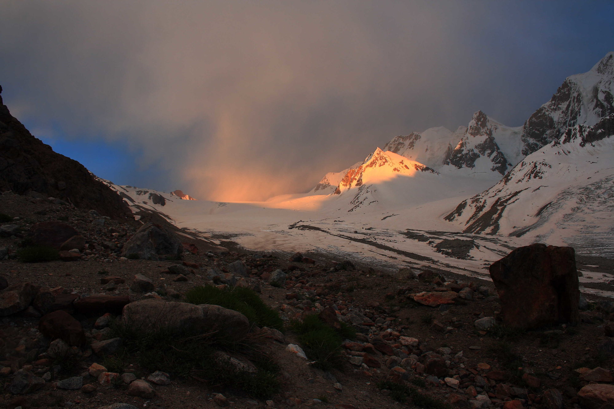 Darkot_Pass,_Northern_Areas_of_Pakistan.jpg