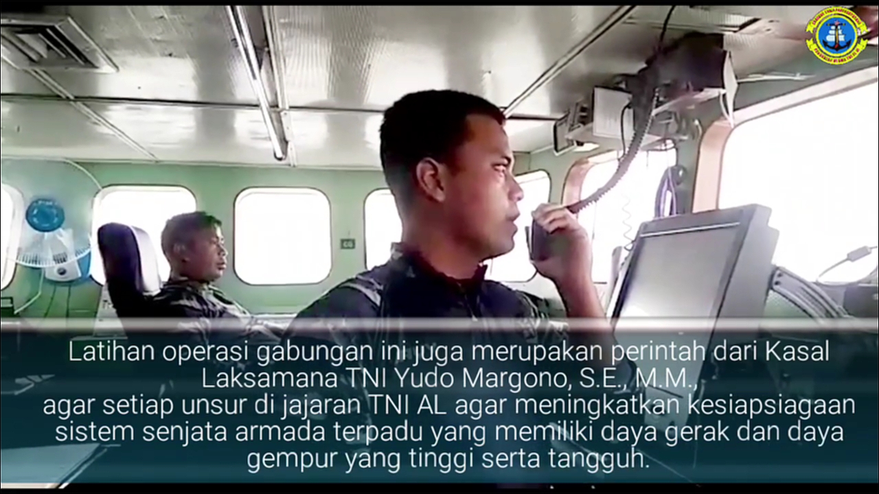 Dua Pesawat Tempur Terbang Rendah Di Atas Kapal Perang TNI AL KRI Badau-841 Di ALKI II.mp4_000...jpg