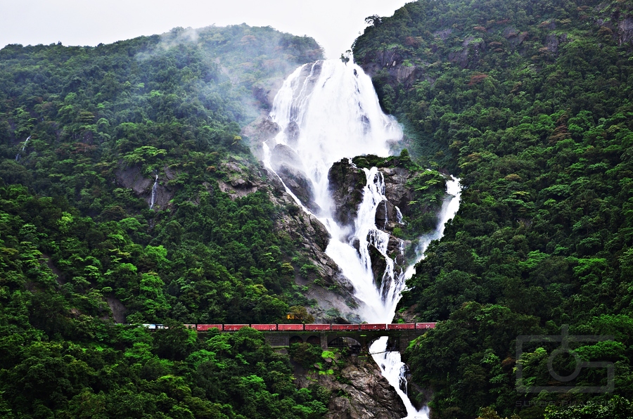 Dudhsagar-Falls[1].jpg