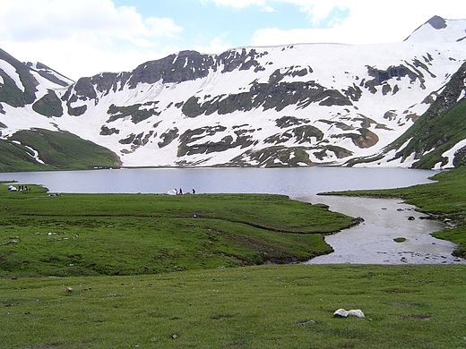 Dudiptsar_Lake.jpg