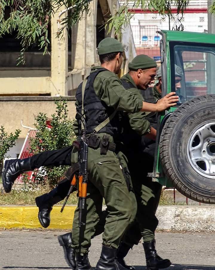 dzarmy 12 23 15 street sweepers gendarmerie.jpg