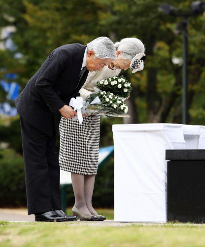 emperor-akihito_empress-michiko_ceremonies_official-work--h=500[1].jpg