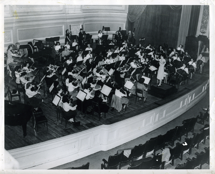 ethel-stark-conducts-the-montreal-womens-symphony-orchestra[1].jpg