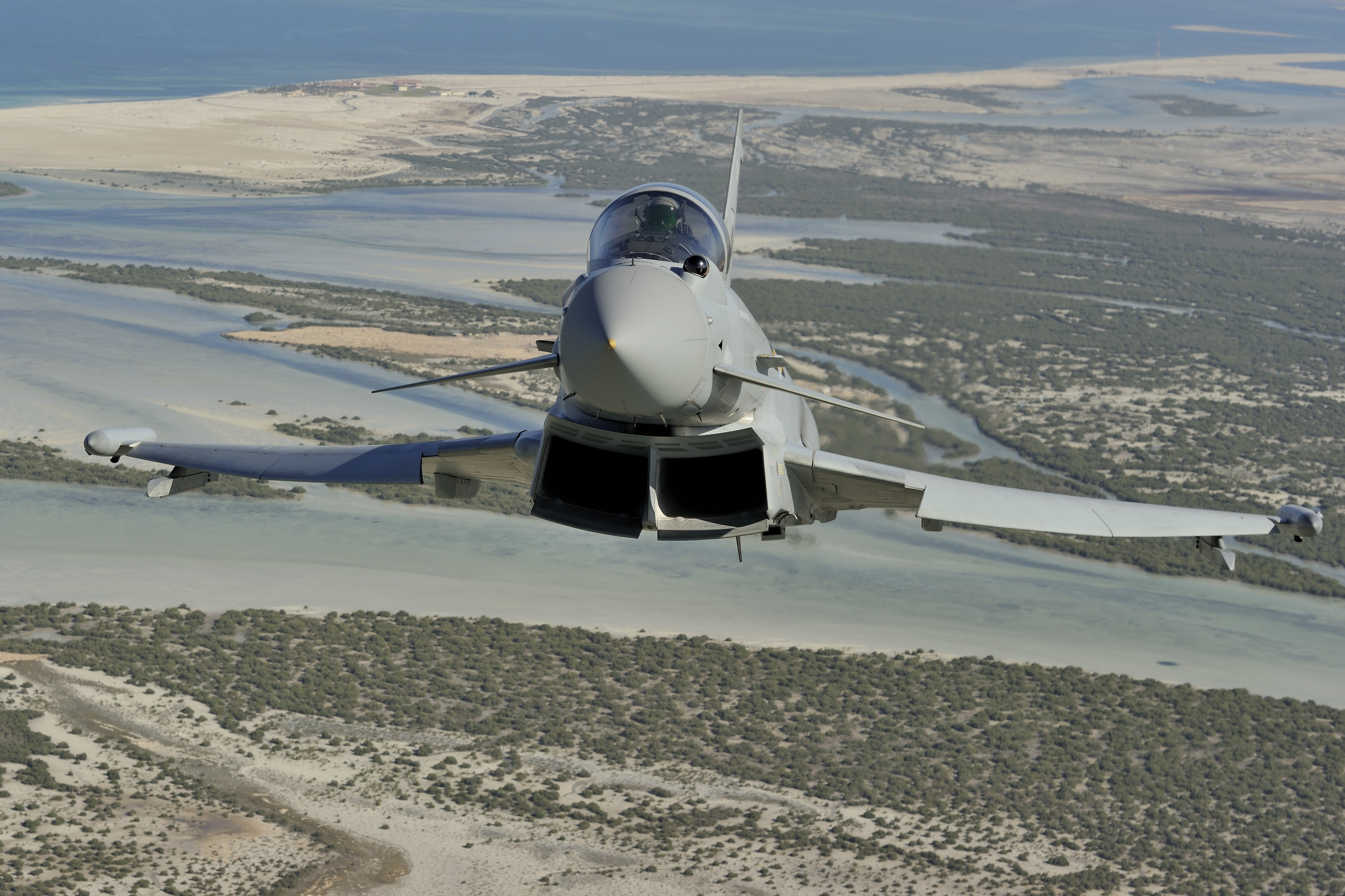 eurofighter-typhoon-over-abu-dhabi-1271.jpg