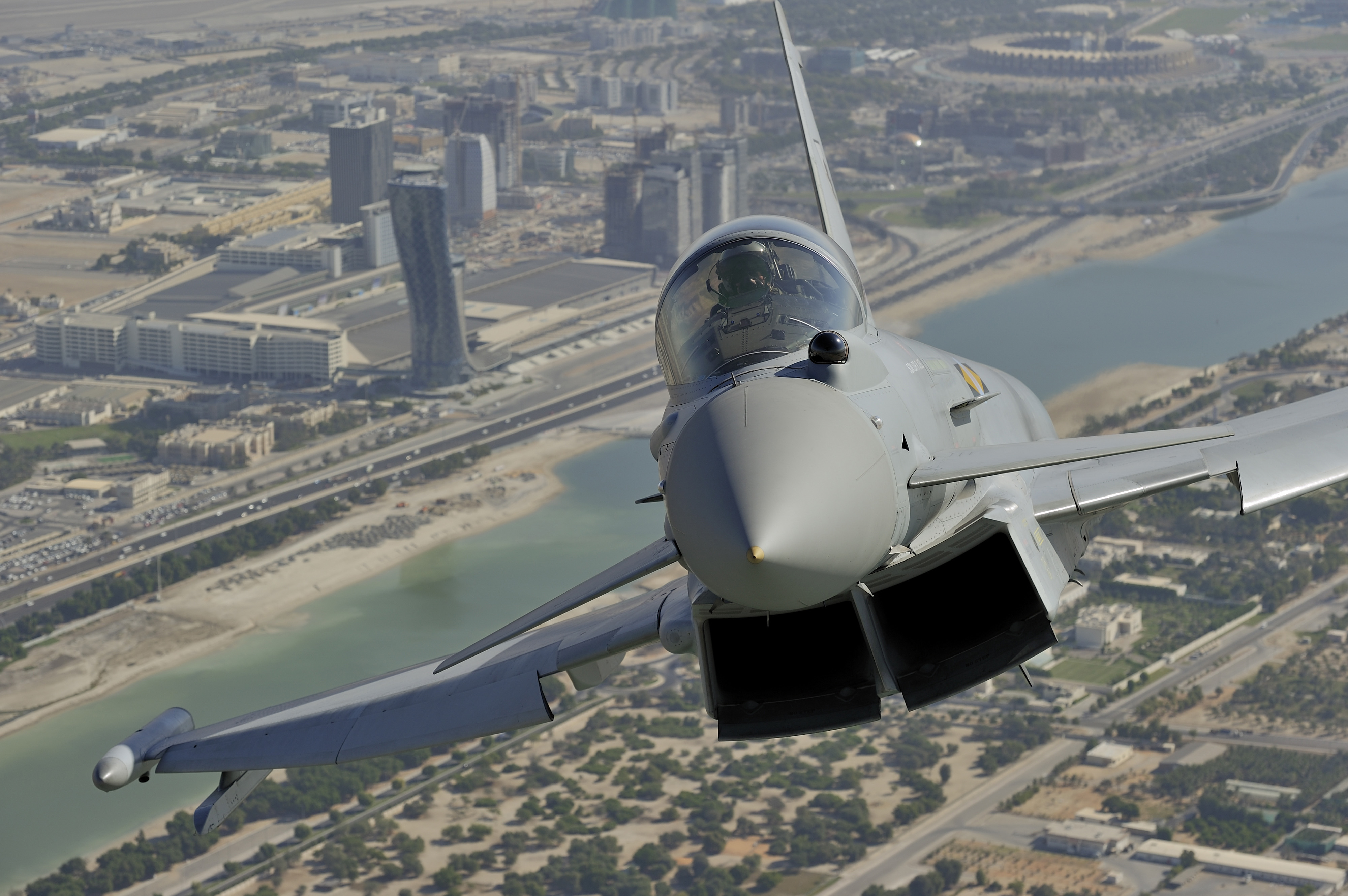 eurofighter-typhoon-over-abu-dhabi-1274.jpg