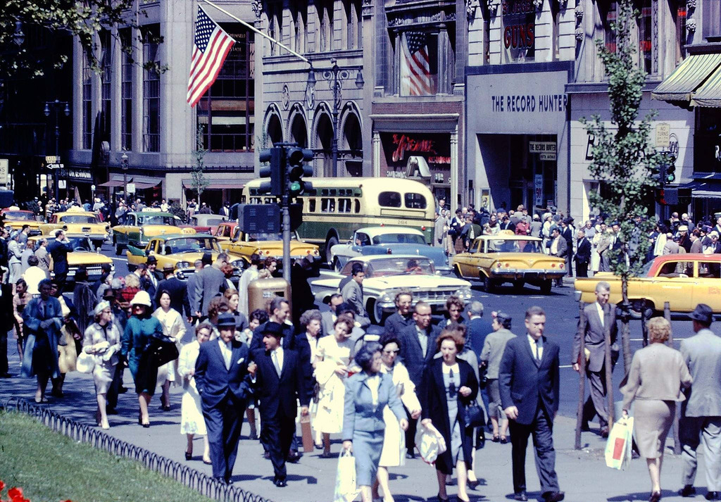 Everyday Life of New York City in the 1960s (1).jpg