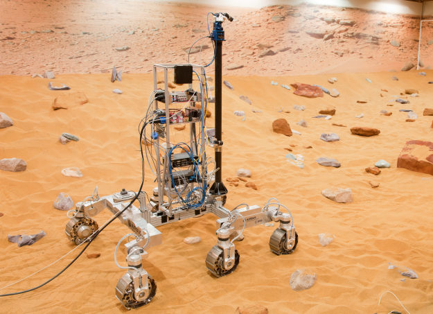 ExoMars_Mars_Yard_Inauguration_20140328_UK43802_625.jpg