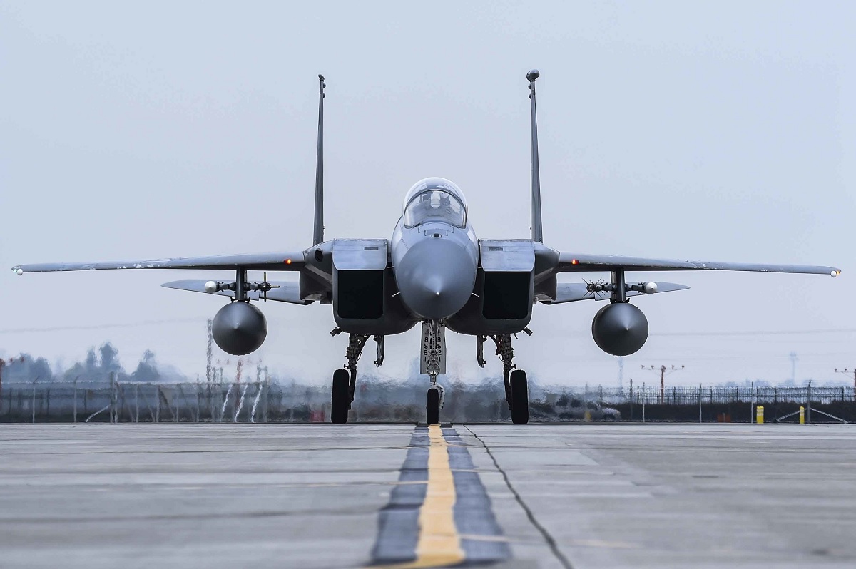 F-15C-front-view-1.jpg