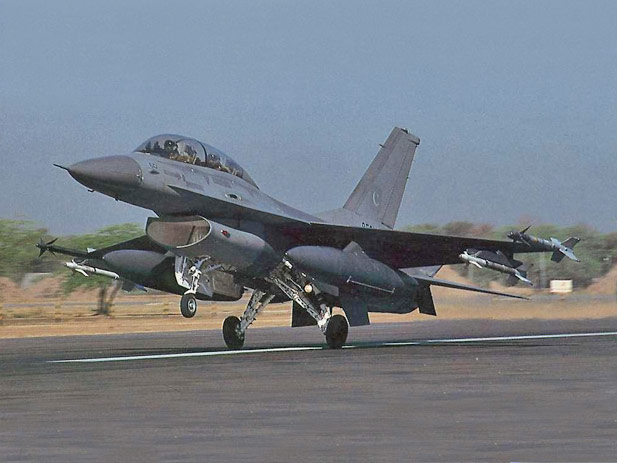 f-16b_pakaf_0001.jpg